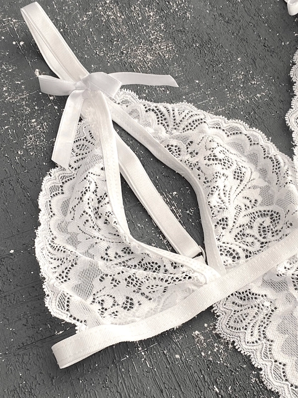 Beyaz Özel Bölgesi Açık Dantel Detaylı Bodysuit
