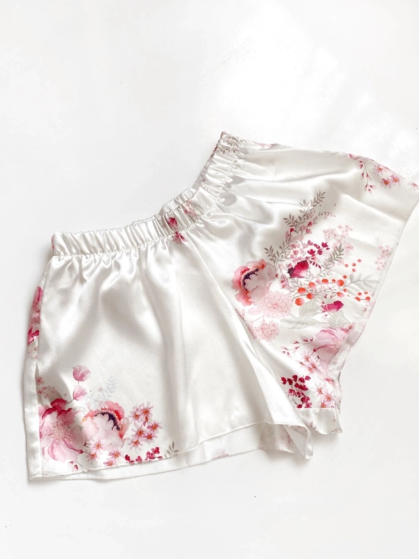 Çiçek Baskılı Yumuşak Saten Şortlu Takım