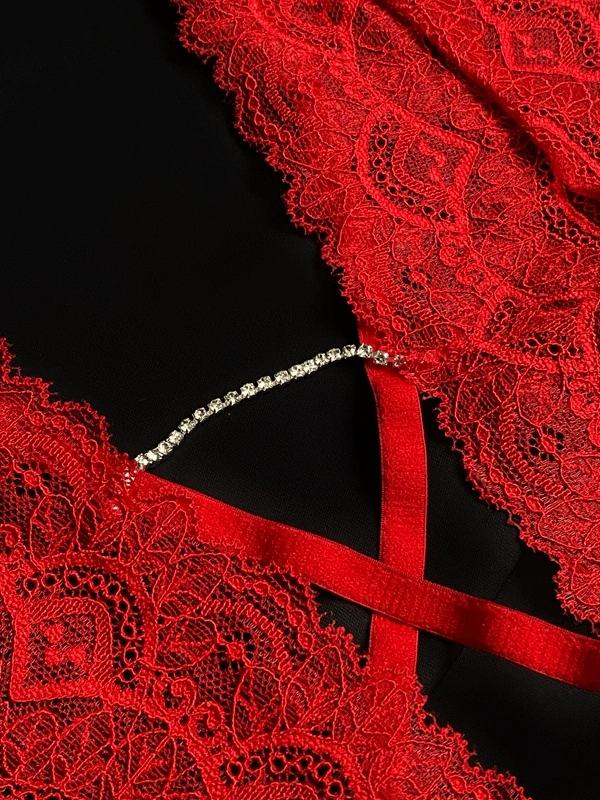 Jartiyerli Göğüs Taş Dekolteli Dantel Bodysuit