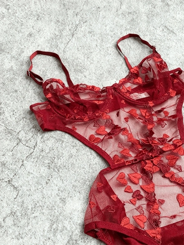 Kalpli İşlemeli Bodysuit