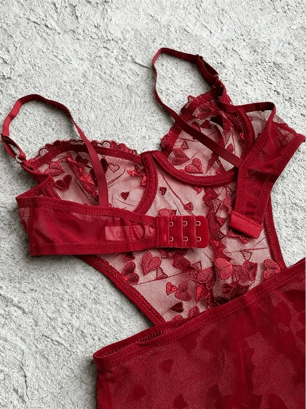 Kalpli İşlemeli Bodysuit