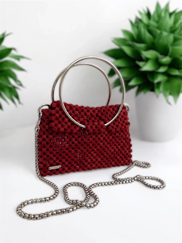 Metal Saplı Kadife Boncuk Çanta
