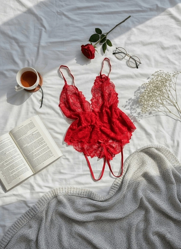 Özel Bölgesi Açık Dantel Detaylı Bodysuit