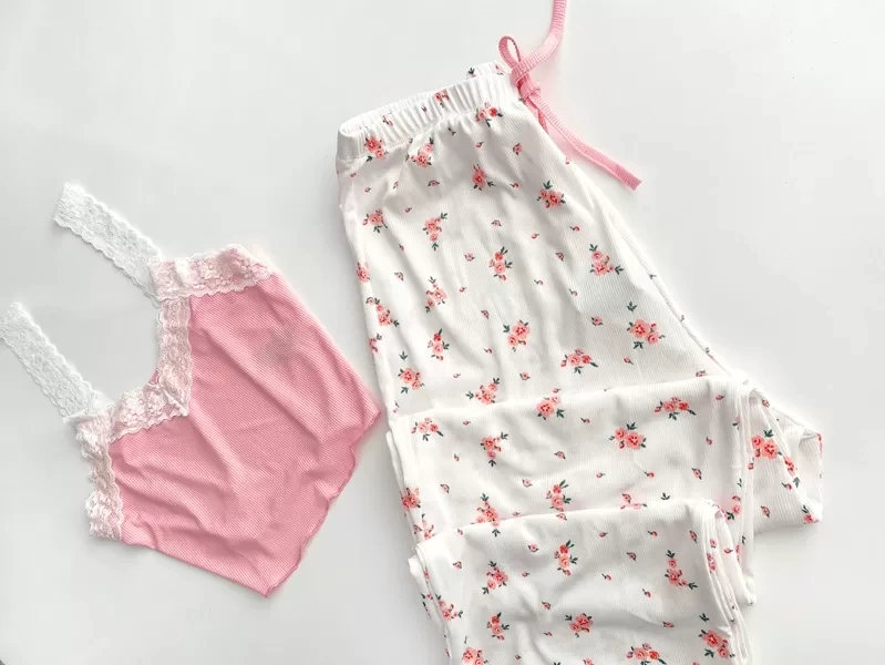 Pembe Çiçekli Askılı Pijama Takımı