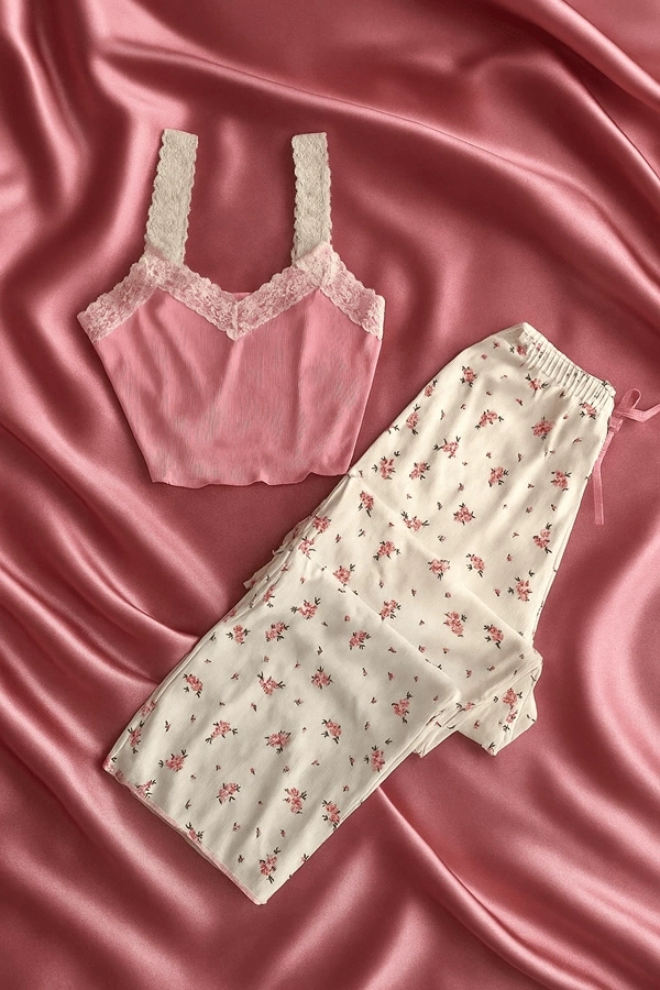 Pembe Çiçekli Askılı Pijama Takımı