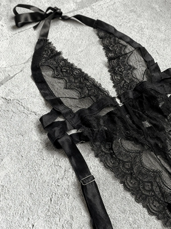 Siyah Derin Göğüs Dekolteli Jartiyerli Bodysuit