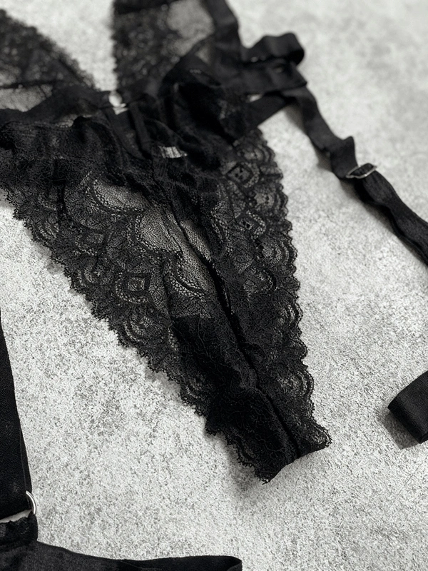 Siyah Derin Göğüs Dekolteli Jartiyerli Bodysuit