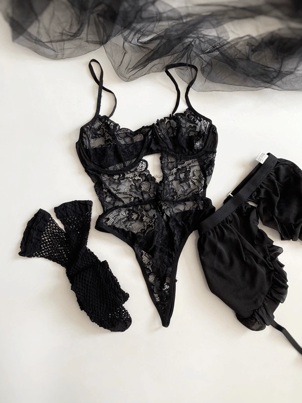 Siyah Kalp Detaylı Bodysuit & Fırfırlı Etekli Jartiyer Takım-GC1905