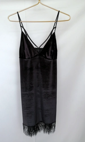 Lace Detailed Velvet Nightgown