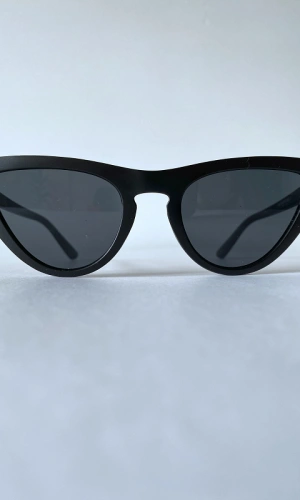 Siyah Çerçeveli Gözlük