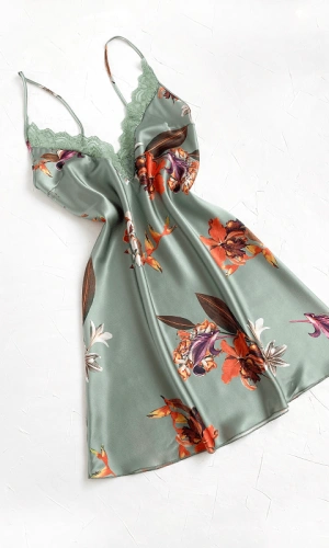 Dantel Detaylı Saten Gecelik