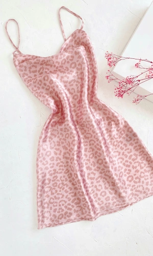 Sırt Dekolteli Saten Gecelik