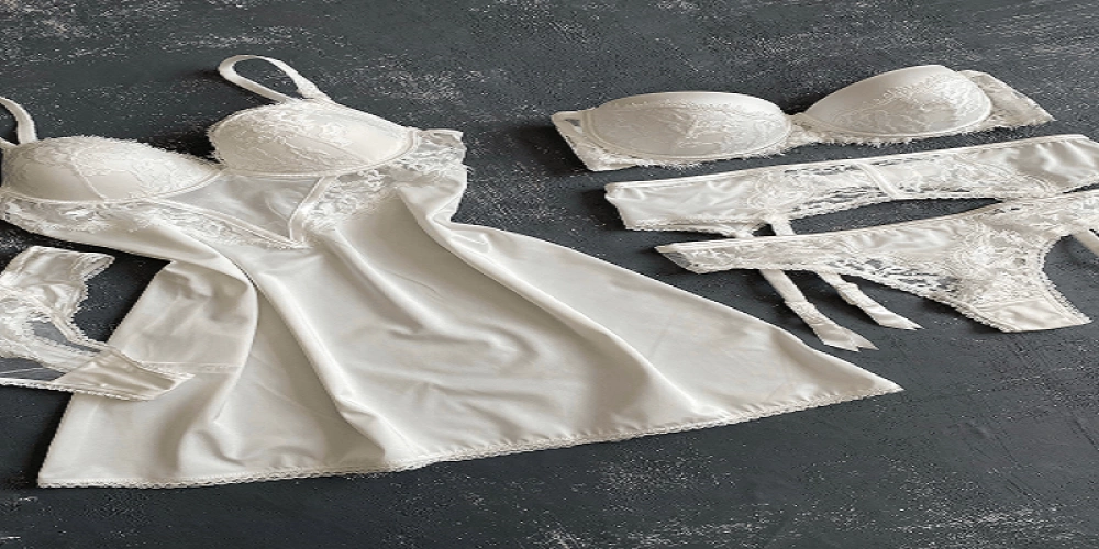 HOW SHOULD THE LINGERIE BE UNDER THE BRIDAL?