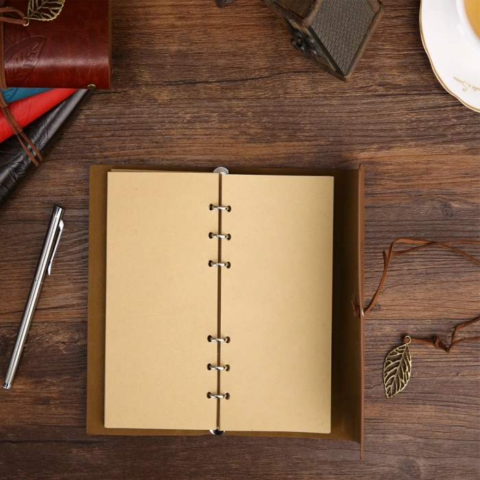 Deri Yaprak Desenli Çizgisiz Defter