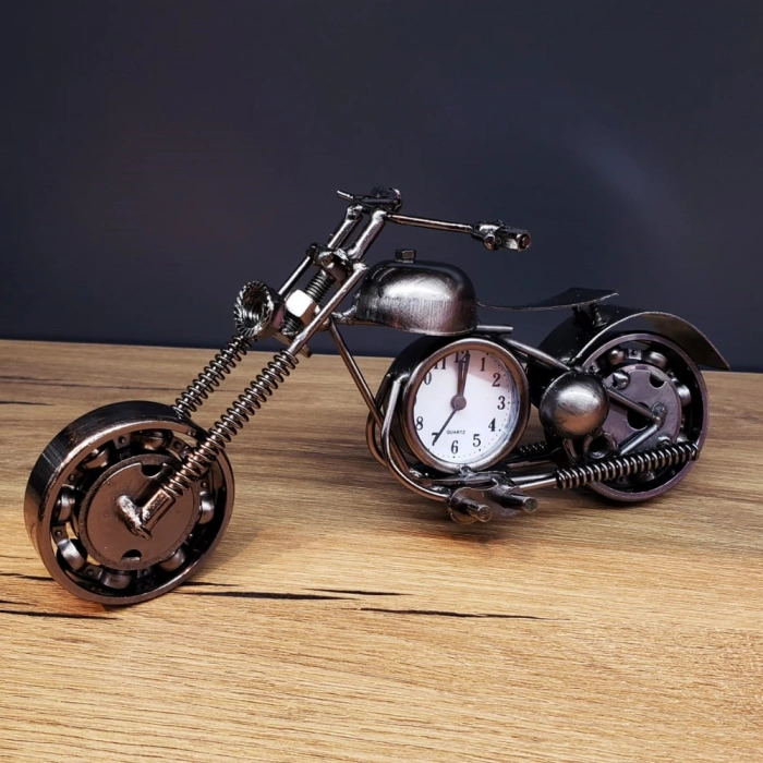 Toptan Masaüstü Dekoratif Metal Motor Saat