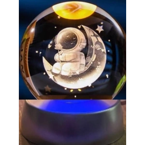 Ay Üstünde Astronot Tasarımlı Plastik Altlıklı Işıklı Cam Küre