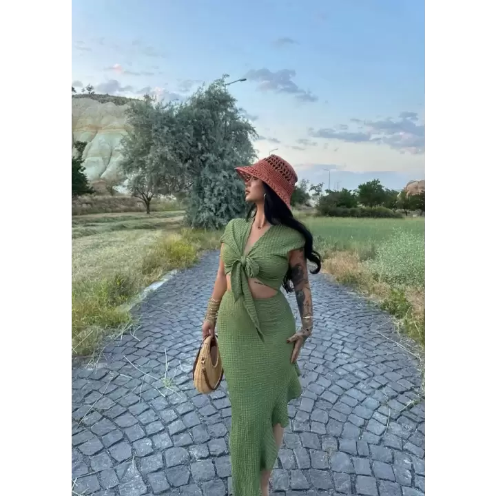 Önü Bağlamalı Etekli Takım