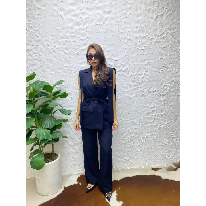 Pelerin Detaylı Kuşaklı Blazer Yelek ve Yüksek Bel Pantolon Takım