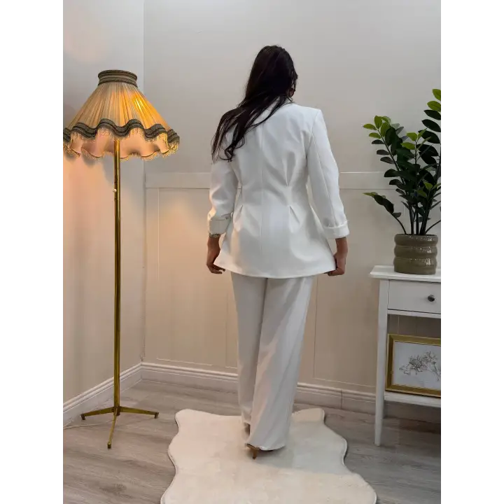Beyaz Pens Detaylı Blazer Ceket ve Geniş Paça Takım