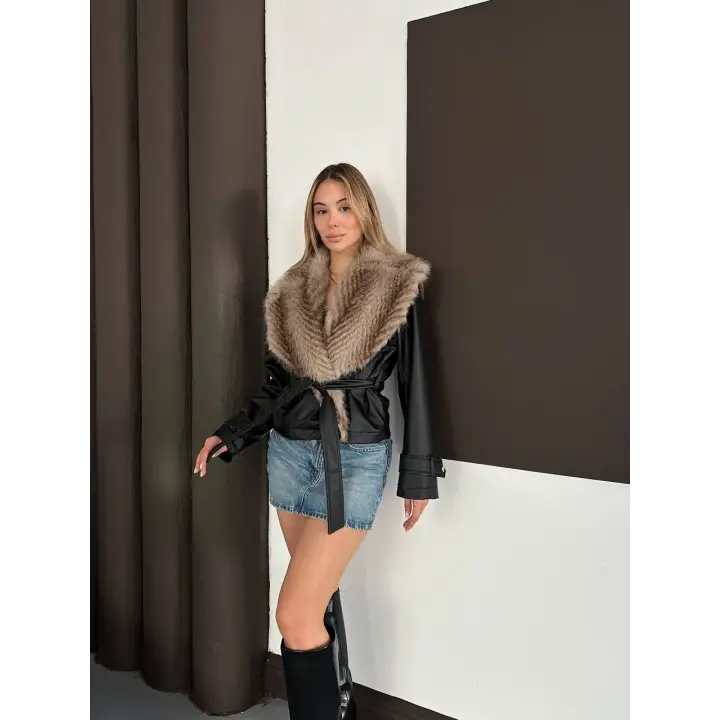 Yakası Kürklü Deri Kaban Kemerli Bej