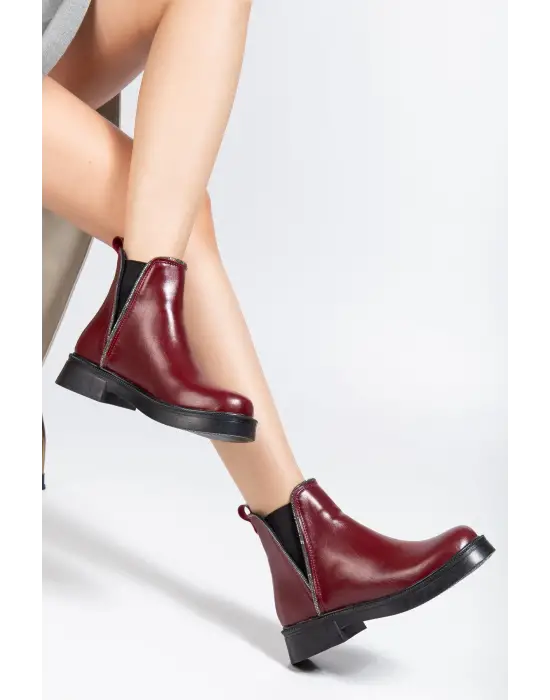 02-02 Bordo Kırışık Rugan Taş Aksesuarlı Lastikli Günlük Kadın Bot