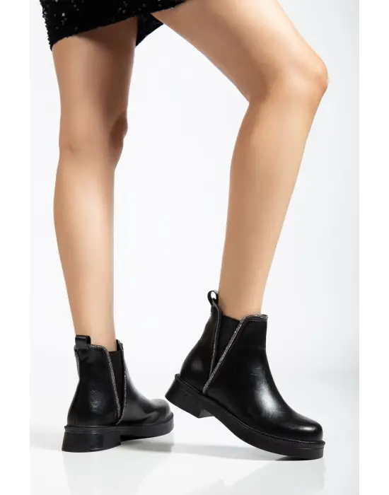 02-02 Siyah Kırışık Rugan Taş Aksesuarlı Lastikli Günlük Kadın Bot