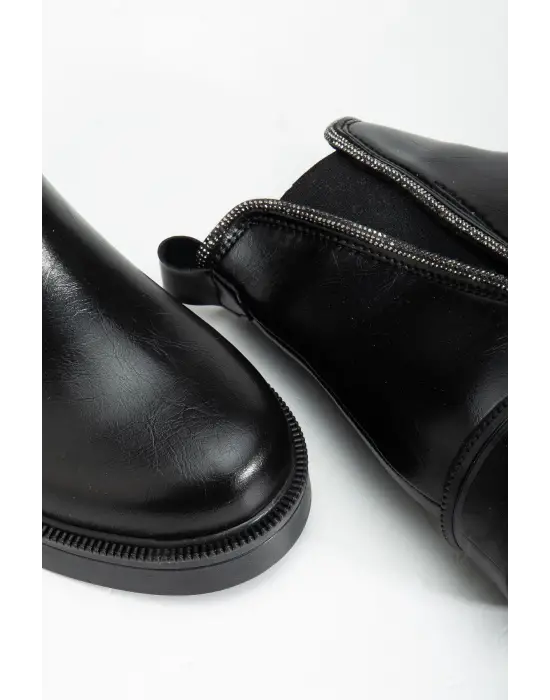 02-02 Siyah Kırışık Rugan Taş Aksesuarlı Lastikli Günlük Kadın Bot