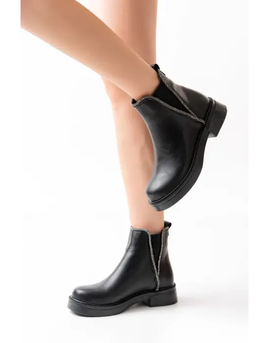 Siyah Taş Aksesuarlı Lastikli Günlük Kadın Bot