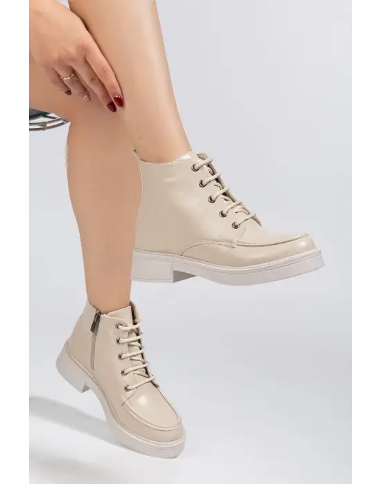 02-2001 Bej Kırışık Rugan Bağcıklı Fermuarlı Günlük Kadın Bot