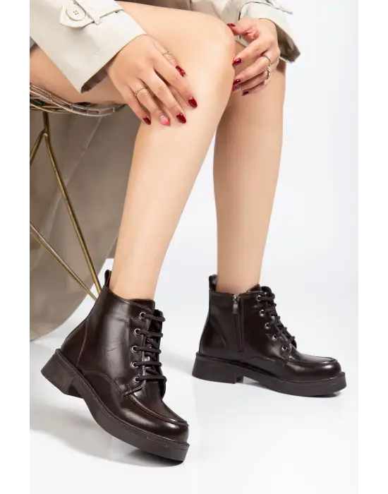 02-2001 Kahve Kırışık Rugan Bağcıklı Fermuarlı Günlük Kadın Bot