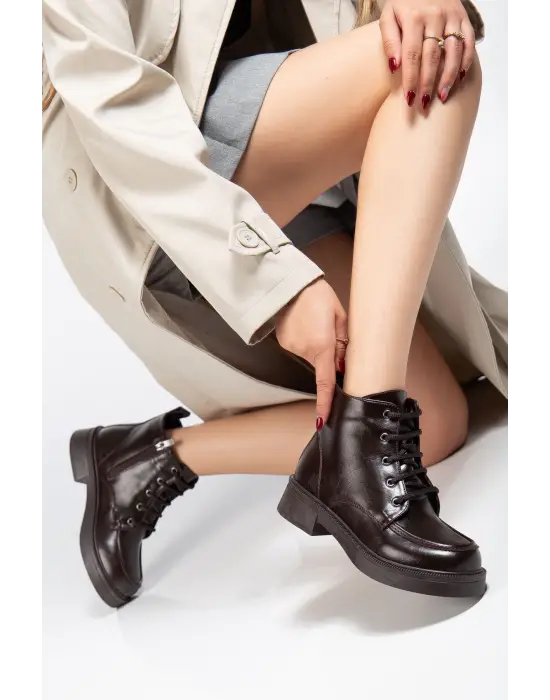 02-2001 Kahve Kırışık Rugan Bağcıklı Fermuarlı Günlük Kadın Bot