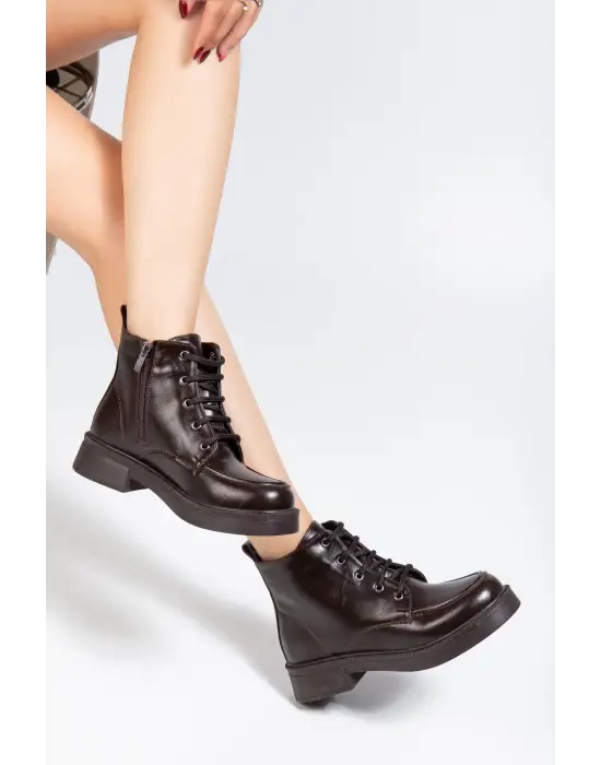 02-2001 Kahve Kırışık Rugan Bağcıklı Fermuarlı Günlük Kadın Bot