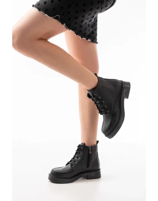 Siyah Bağcıklı Fermuarlı Günlük Kadın Bot