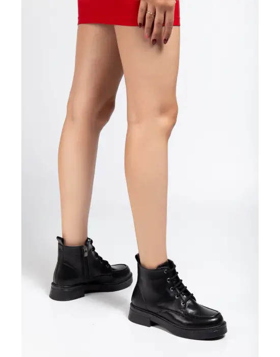 02-2001 Siyah Kırışık Rugan Bağcıklı Fermuarlı Günlük Kadın Bot