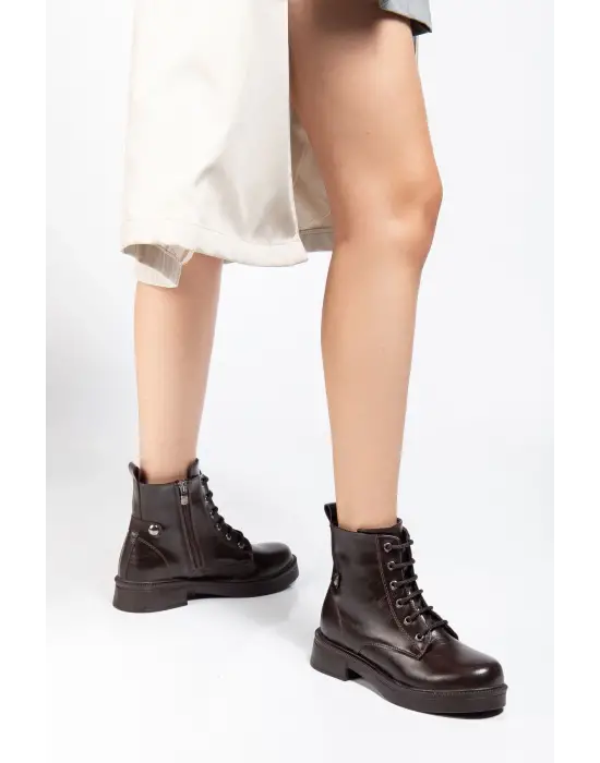 02-2003 Kahve Kırışık Rugan Bağcıklı Fermuarlı Günlük Kadın Bot