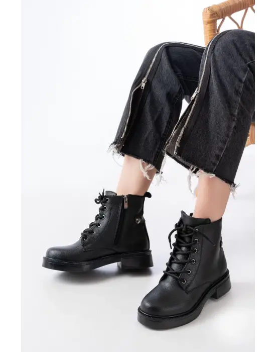 Siyah Bağcıklı Fermuarlı Günlük Kadın Bot