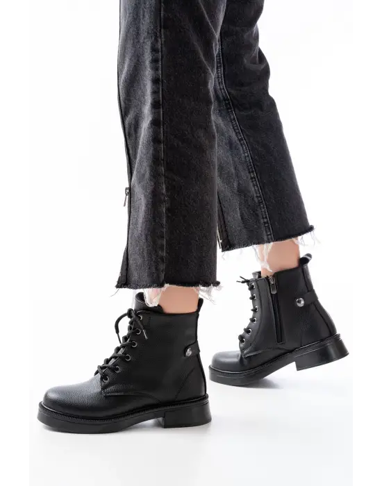 Siyah Bağcıklı Fermuarlı Günlük Kadın Bot