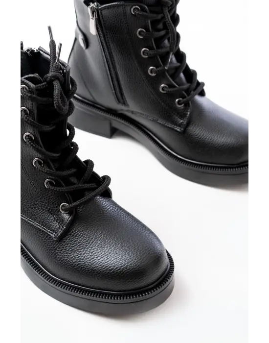 Siyah Bağcıklı Fermuarlı Günlük Kadın Bot