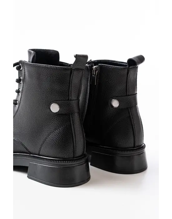 Siyah Bağcıklı Fermuarlı Günlük Kadın Bot