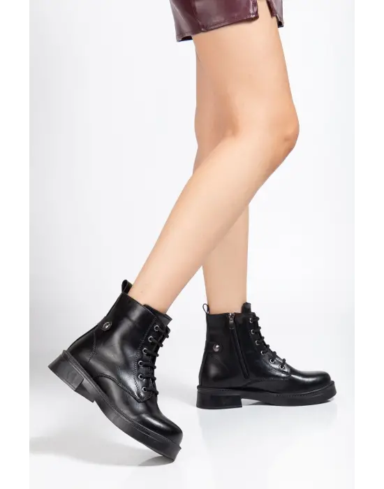 02-2003 Siyah Kırışık Rugan Bağcıklı Fermuarlı Günlük Kadın Bot