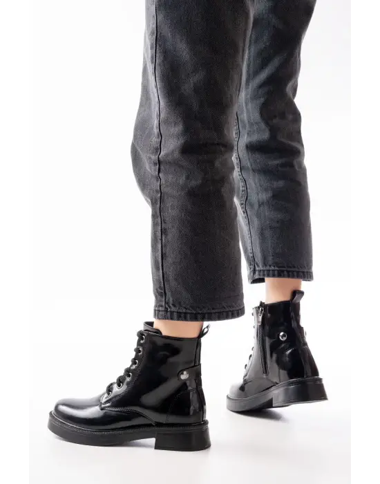 Siyah Rugan Bağcıklı Fermuarlı Günlük Kadın Bot