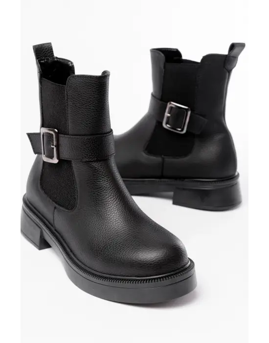 Siyah Toka Aksesuarlı Lastikli Günlük Kadın Bot