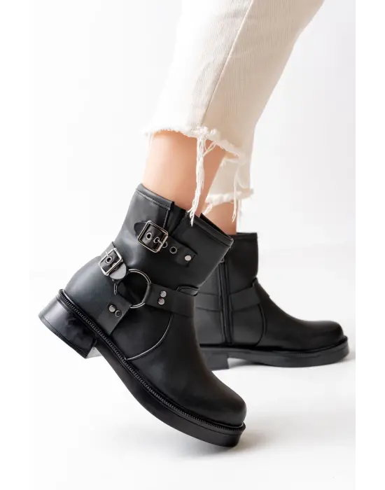 Siyah Toka Aksesuarlı Fermuarlı Günlük Kadın Bot