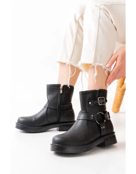 Siyah Toka Aksesuarlı Fermuarlı Günlük Kadın Bot