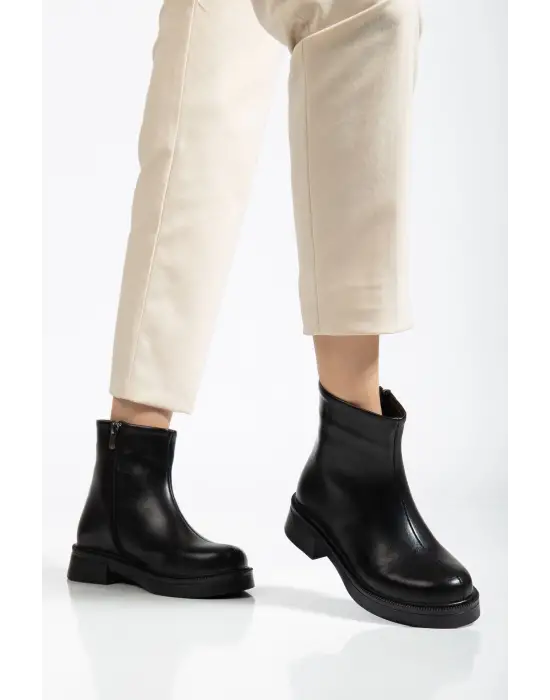 02-3033 Siyah Kırışık Rugan Fermuarlı Günlük Kadın Bot