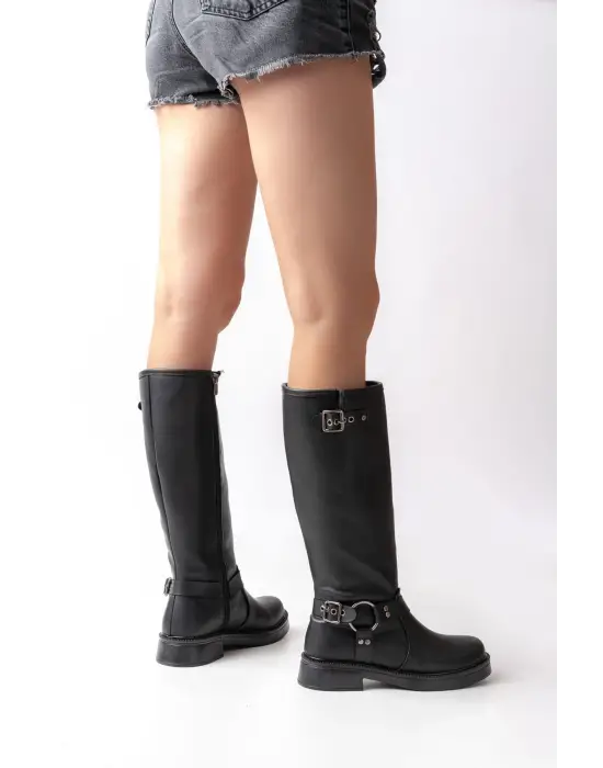 Siyah Toka Aksesuarlı Fermuarlı Günlük Kadın Çizme
