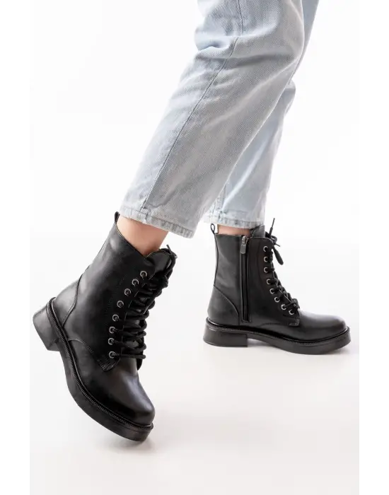 Siyah Düz Topuklu Bağcıklı Fermuarlı Günlük Kadın Bot