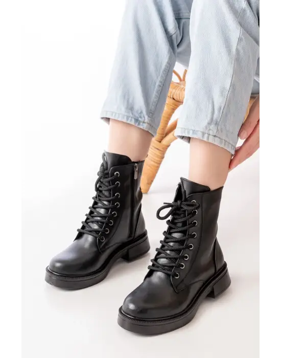 Siyah Düz Topuklu Bağcıklı Fermuarlı Günlük Kadın Bot