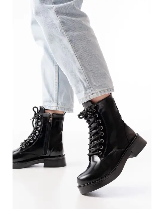 Siyah Rugan Düz Topuklu Bağcıklı Fermuarlı Günlük Kadın Bot