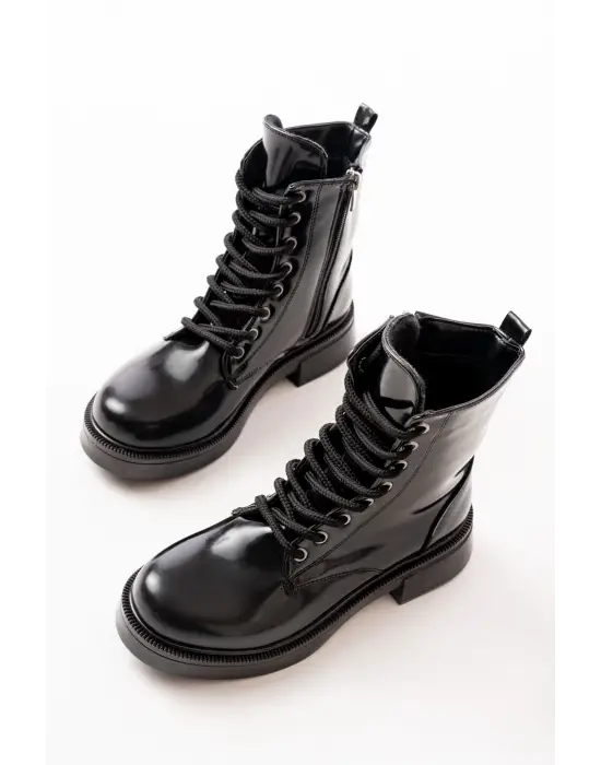 Siyah Rugan Düz Topuklu Bağcıklı Fermuarlı Günlük Kadın Bot